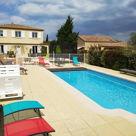 Classée 4 étoiles Avec Piscine Et Boulodrome Canet (Herault)