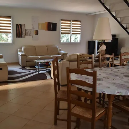 Classée 4 étoiles Avec Piscine Et Boulodrome Villa Canet (Herault)