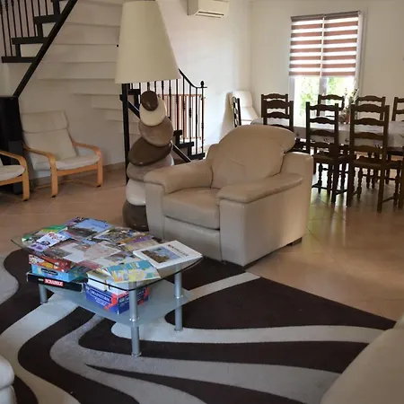 Villa Classée 4 étoiles Avec Piscine Et Boulodrome Canet (Herault)