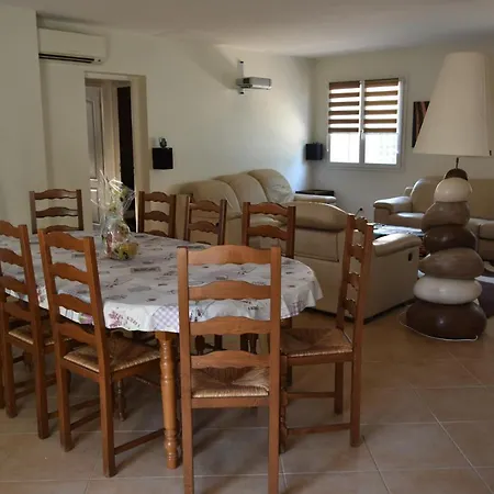 Classée 4 étoiles Avec Piscine Et Boulodrome Canet (Herault)