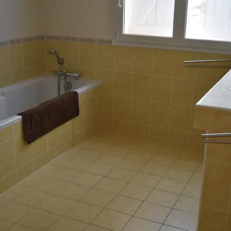 Classée 4 étoiles Avec Piscine Et Boulodrome Canet (Herault)