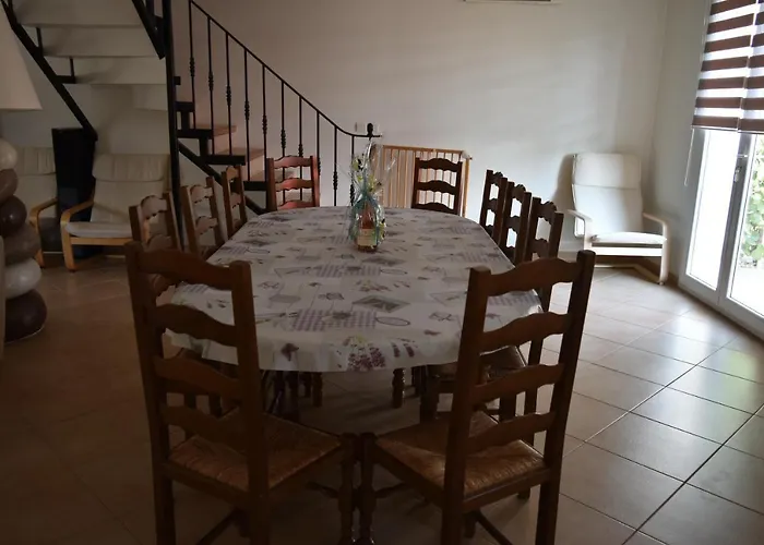 Villa Classée 4 étoiles Avec Piscine Et Boulodrome