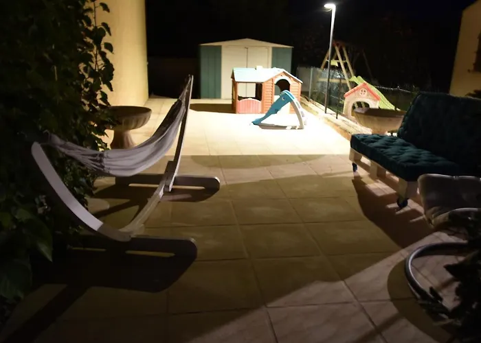 Classée 4 étoiles Avec Piscine Et Boulodrome * Canet (Herault)
