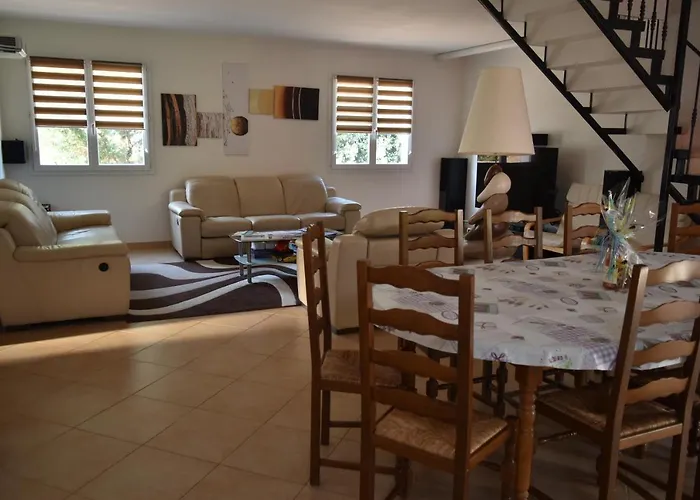 Classée 4 étoiles Avec Piscine Et Boulodrome Villa Canet (Herault)