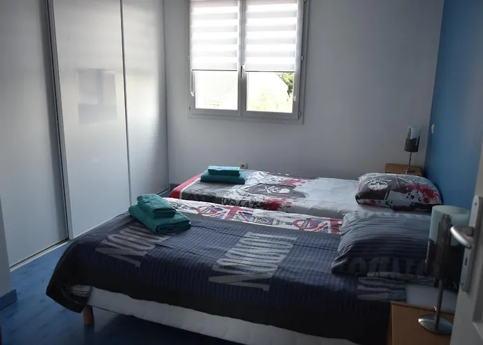 Classée 4 étoiles Avec Piscine Et Boulodrome Canet (Herault)