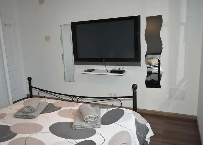 Classee 4 Etoiles Avec Piscine Et Boulodrome * Canet (Herault)